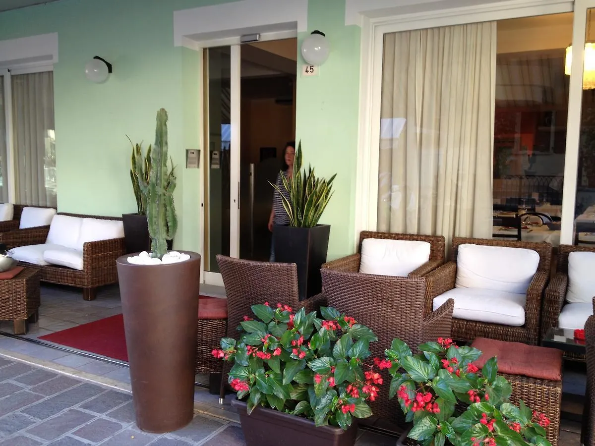 Hotel Ferrara Cattolica 3*,  Italien